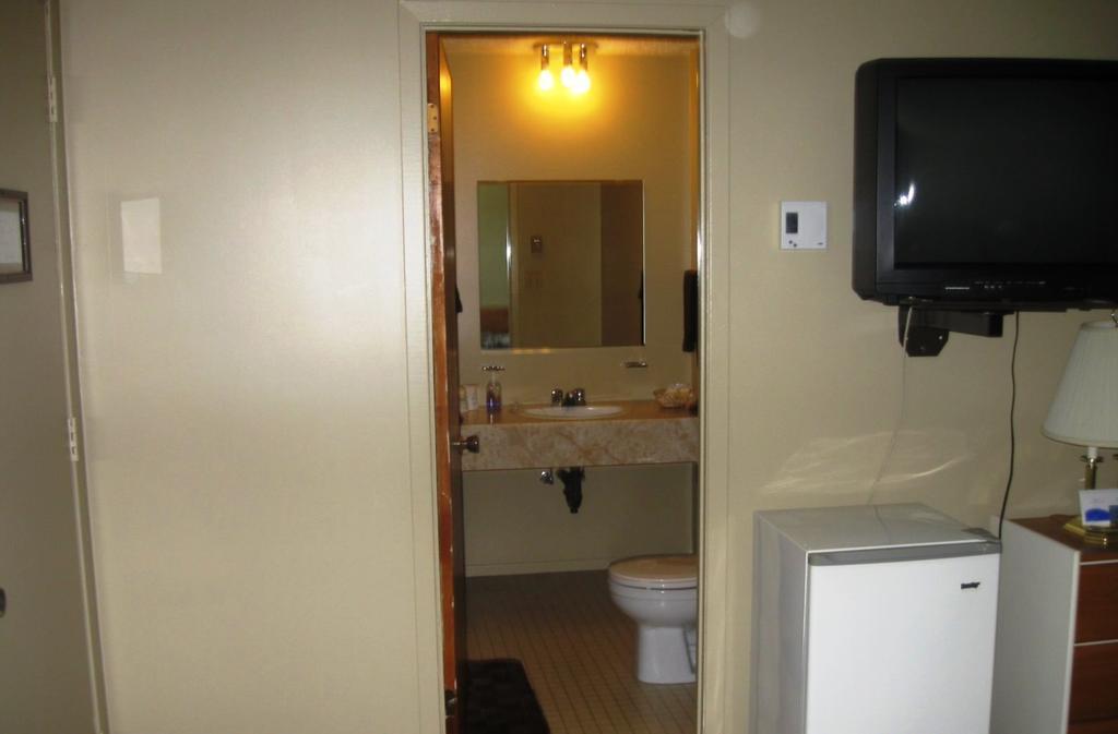 Motel De La Pointe Aux Bouleaux Baie-Sainte-Catherine Habitación foto